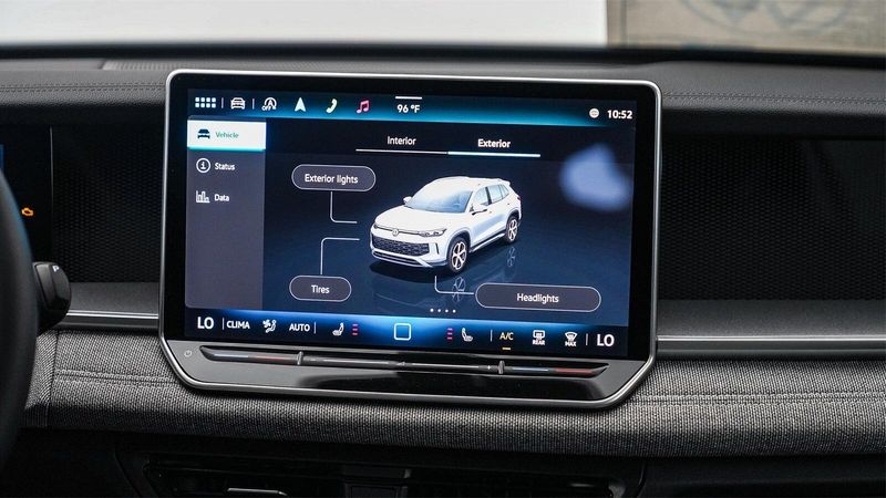 New 2025 Volkswagen Tiguan 2.0T SImage 15