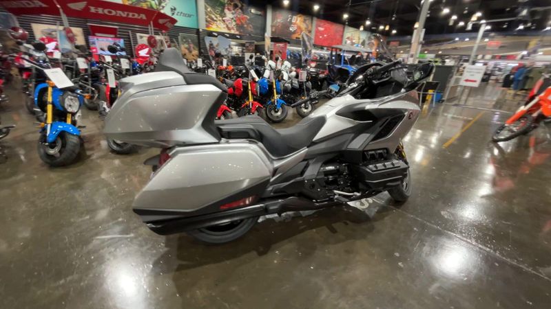 2025 Honda GOLDWING TOUR DCT Image 8