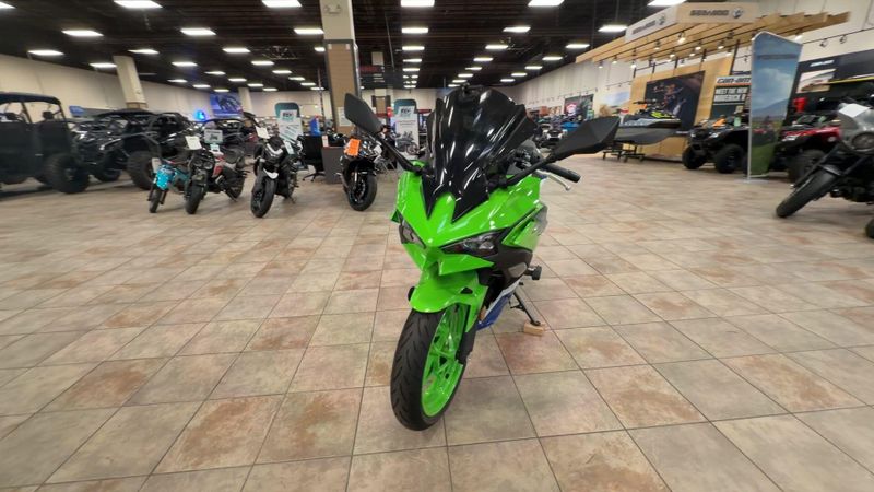 Used 2024 Kawasaki NINJA 500 KRT SE ABS Image 4