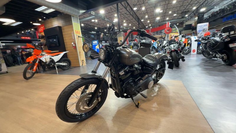 Used 2019 Harley-Davidson SOFTAIL STREET BOB Image 4