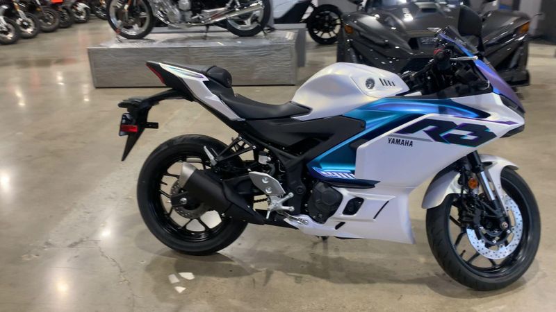 2025 Yamaha YZF-R3 ABS Image 9