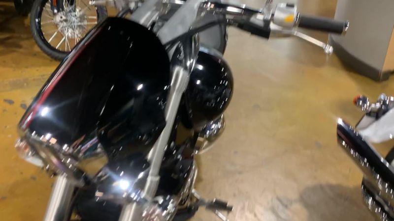 New 2025 Suzuki BOULEVARD M109R Image 2