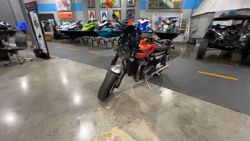 2023 Triumph SPEED TWIN 1200  in a MATTE BAJA ORANGE exterior color. Del Amo Motorsports of Redondo Beach (424) 390-7811 delamomotorsports.com 