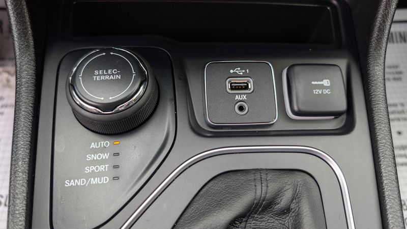 Used 2022 Jeep Cherokee Latitude LuxImage 23