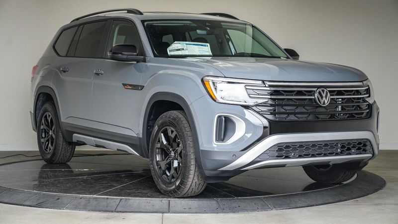 New 2025 Volkswagen Atlas 2.0T Peak EditionImage 5