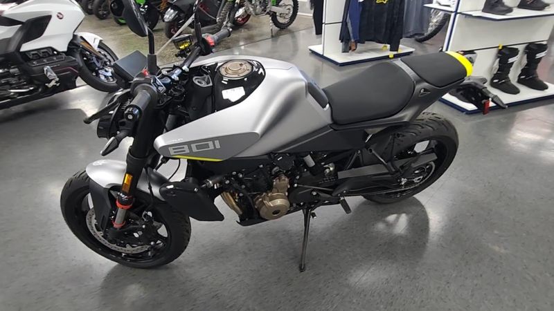 New 2025 Husqvarna VITPILEN 801 Image 9