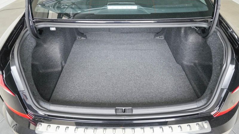 2022 Volkswagen Passat 2.0T SEImage 25