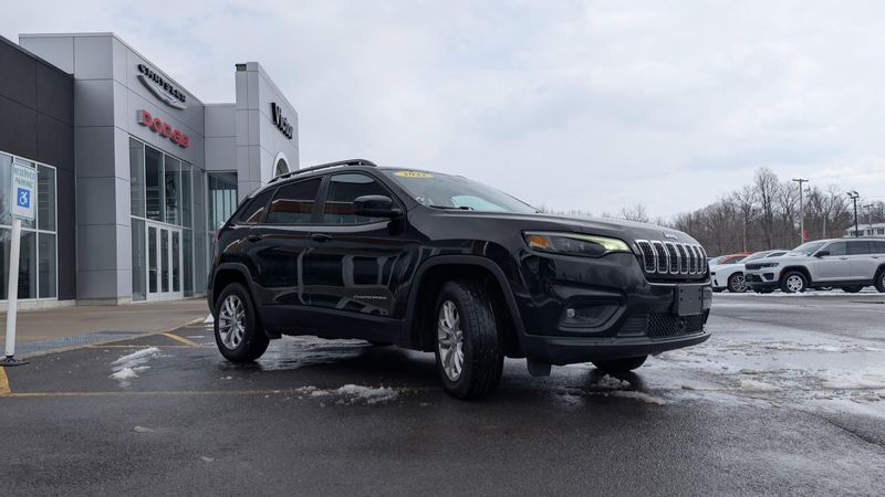 Used 2022 Jeep Cherokee Latitude LuxImage 3