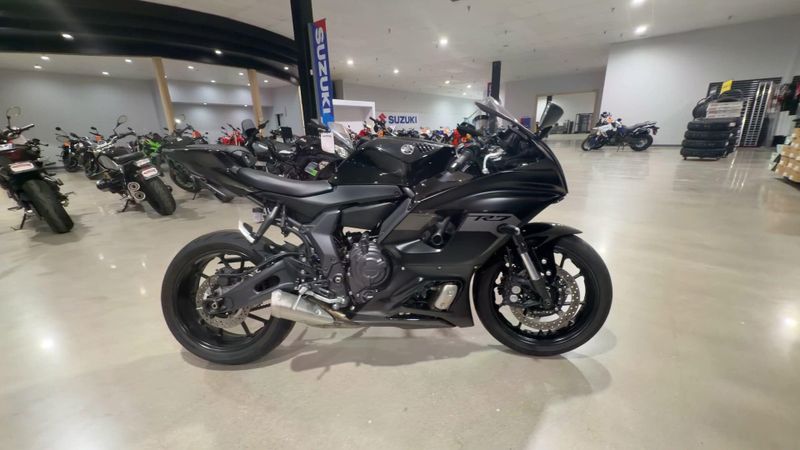 Used 2025 Yamaha YZF-R7 CA Image 4