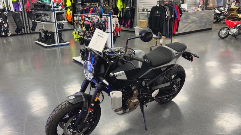 New 2025 Husqvarna SVARTPILEN 801 Image 8