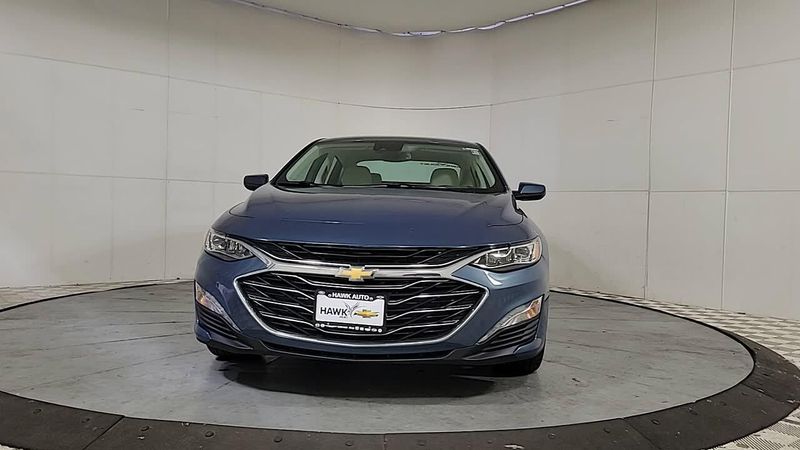2024 Chevrolet Malibu Premier 2LT photo 3