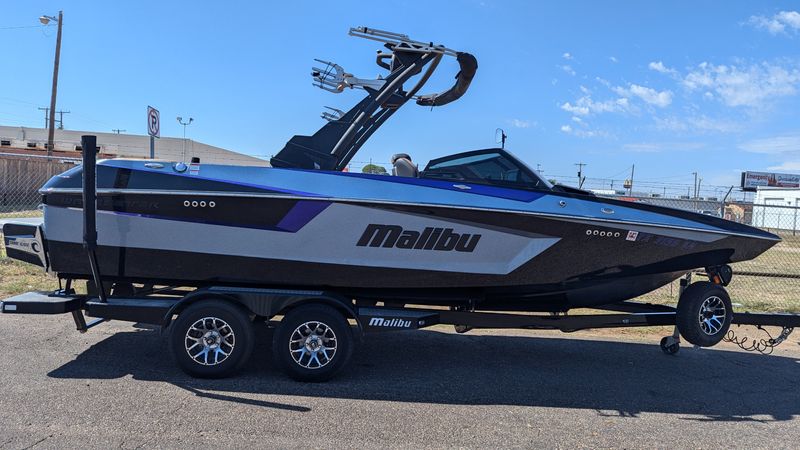 2022 MALIBU 23 MXZ Image 1