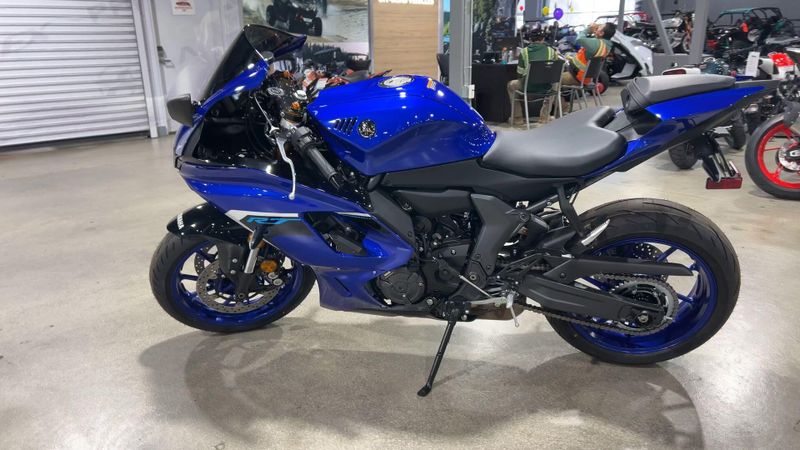 New 2025 Yamaha YZF-R7 Image 5