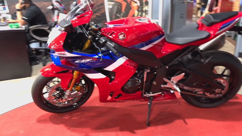 New 2025 Honda CBR1000RR-R FIREBLADE SP Image 8