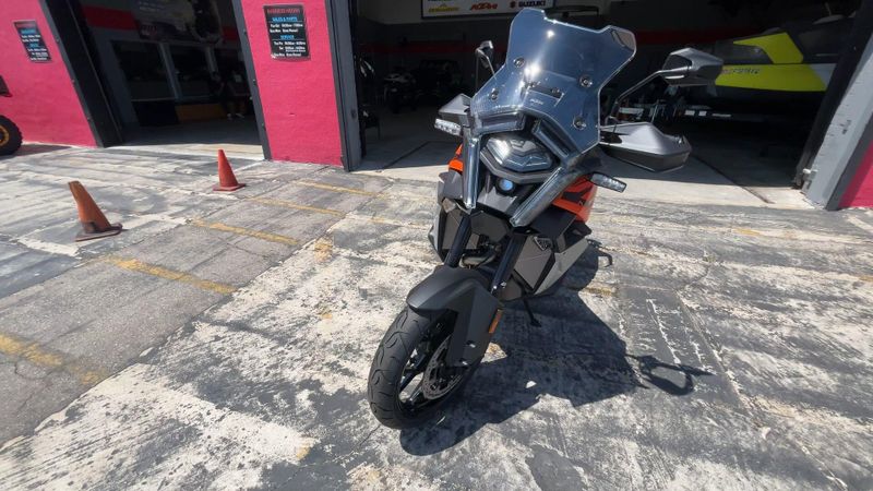 New 2027 KTM 1390 SUPER ADVENTURE S EVO Image 3