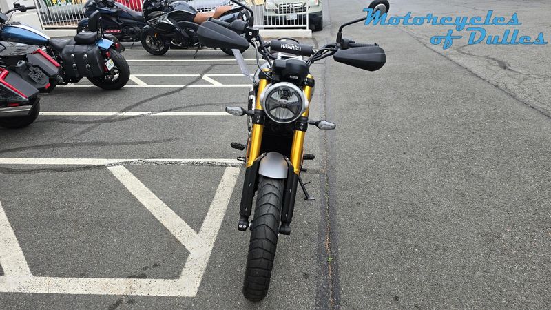 2025 Triumph Scrambler 400X Image 3