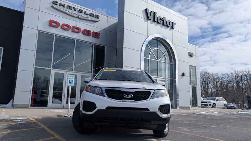 Used 2013 Kia Sorento LXImage 2