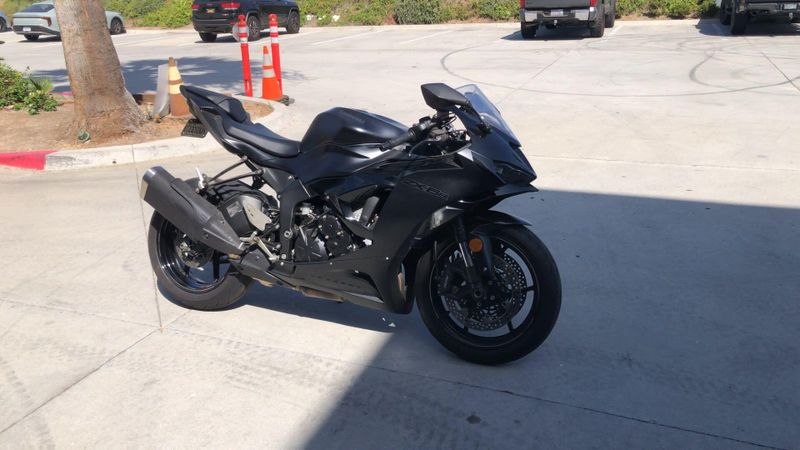 Used 2024 Kawasaki NINJA ZX-6R Image 9