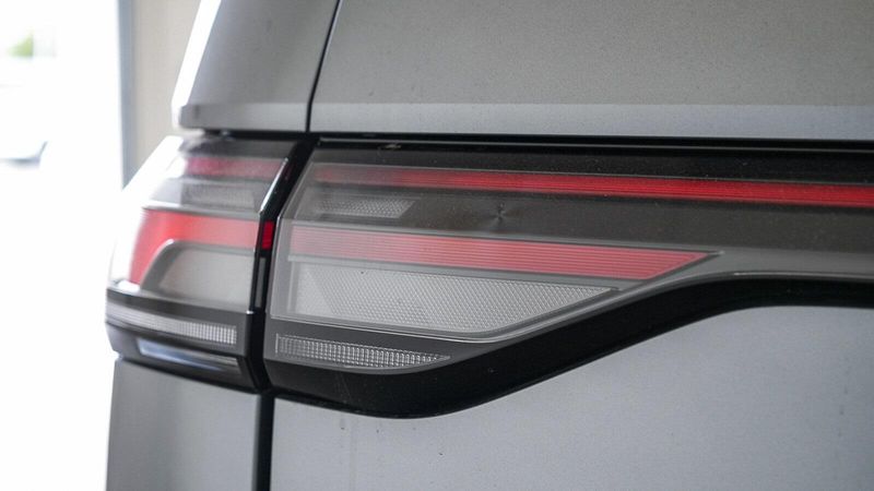 New 2025 Volkswagen ID. Buzz Image 8