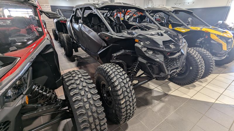 2025 Can-Am MAVERICK R MAX X 999T DCT TRIPLE BLACKImage 2