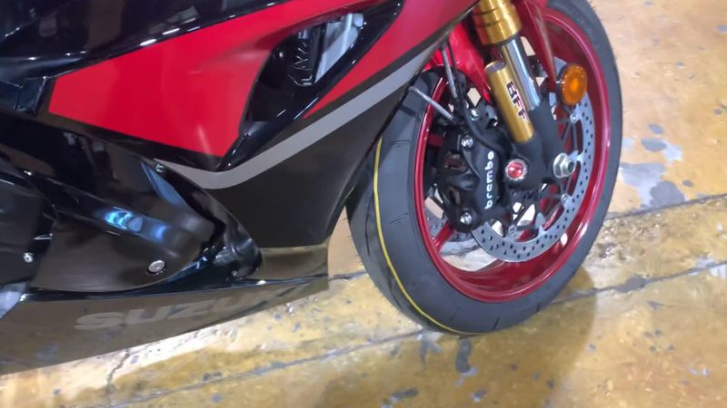 New 2025 Suzuki GSX-R1000R Image 2