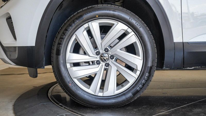 Used 2021 Volkswagen Atlas 3.6L V6 SE w/TechnologyImage 11