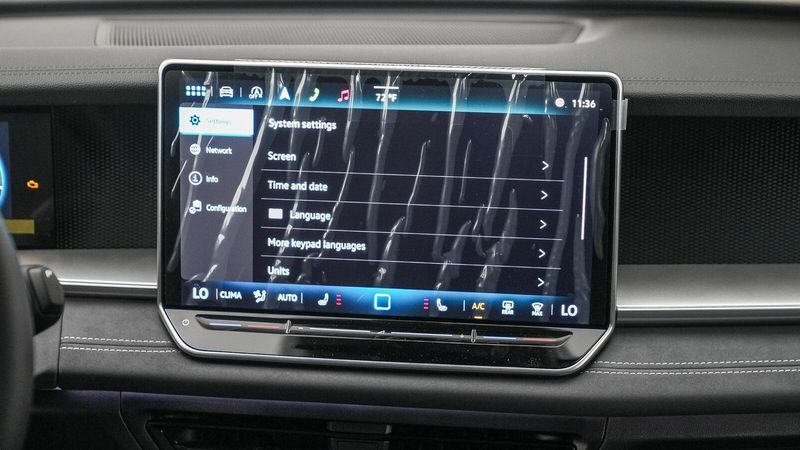 New 2025 Volkswagen Tiguan 2.0T SEImage 15