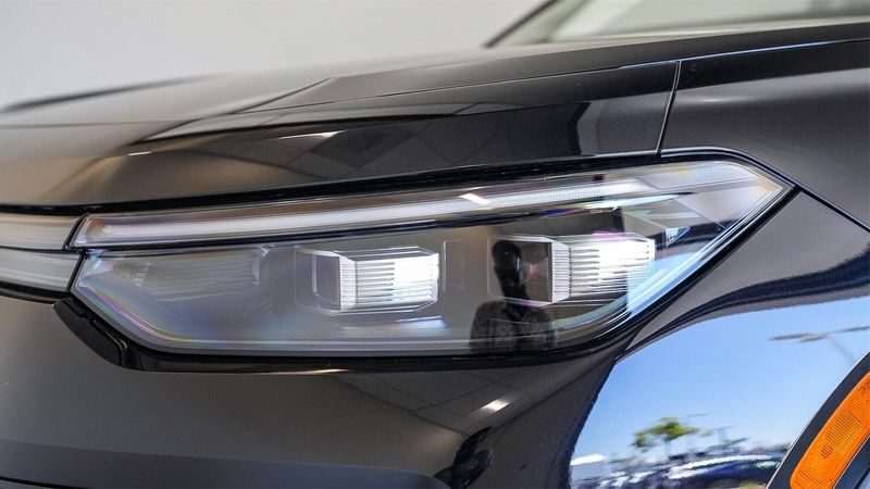 New 2025 Volkswagen Tiguan 2.0T SEImage 7