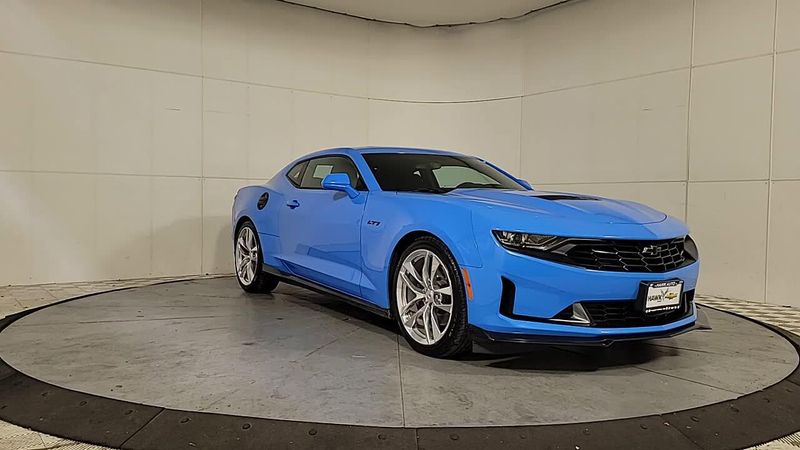 2022 Chevrolet Camaro LT1 photo 2