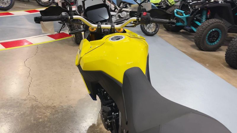 New 2025 Suzuki V-STROM 800DE Image 2