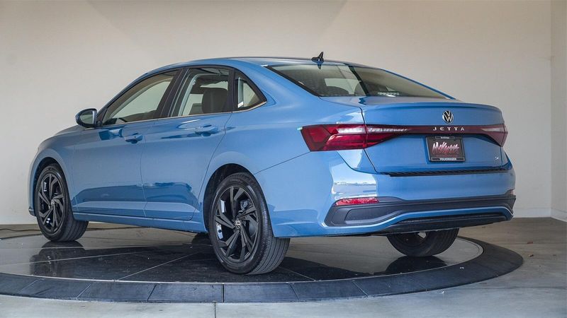 New 2025 Volkswagen Jetta 1.5T SEImage 2