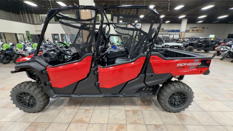 New 2025 Honda PIONEER 1000-6 DLX CREW Image 6