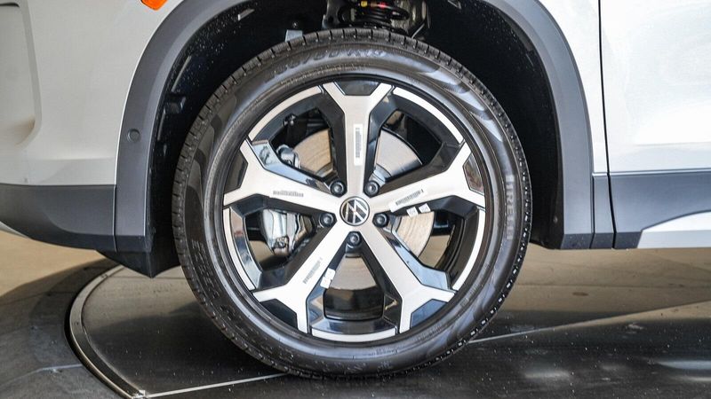 New 2025 Volkswagen Tiguan 2.0T SEImage 10