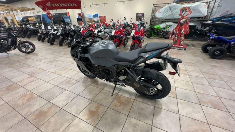 New 2025 Kawasaki NINJA ZX-6R ABS Image 2