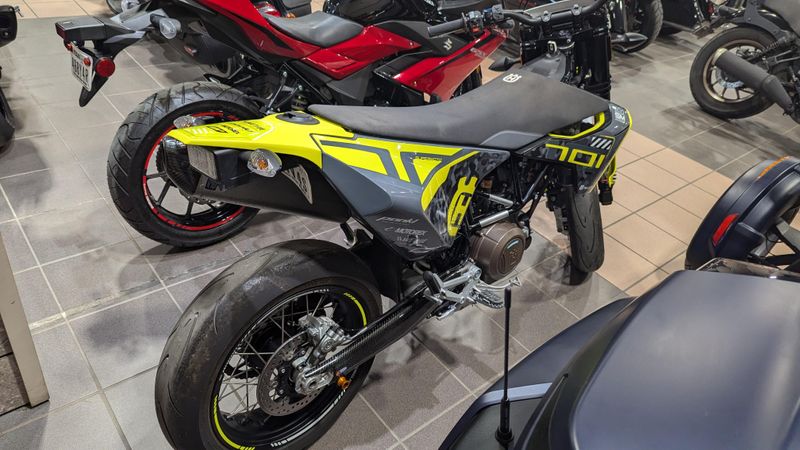 2023 HUSQVARNA SUPERMOTO 701Image 6