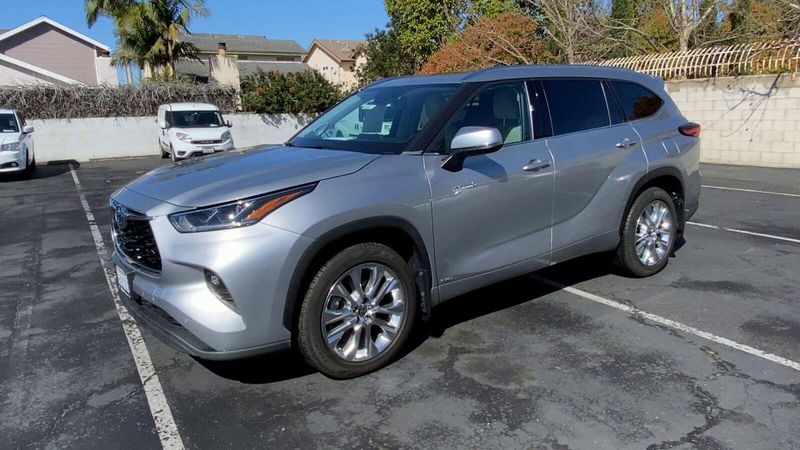 2021 Toyota Highlander LimitedImage 5