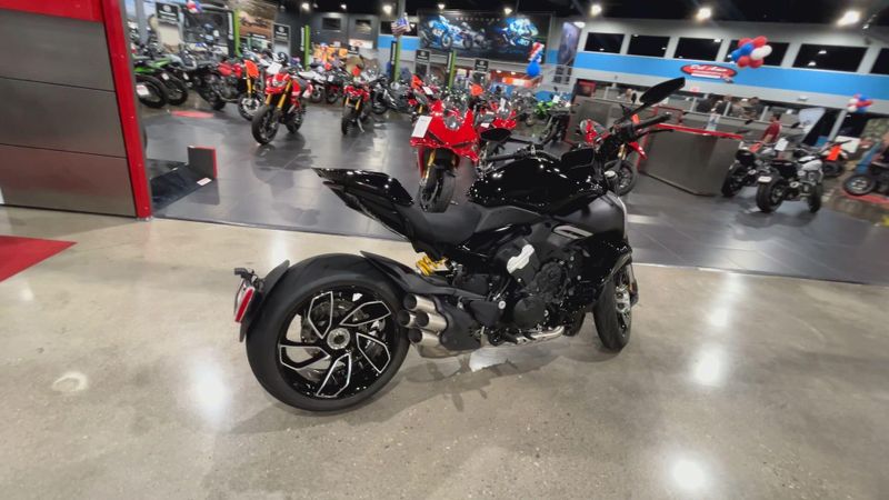 2024 Ducati DIAVEL V4 - DEMO Image 8