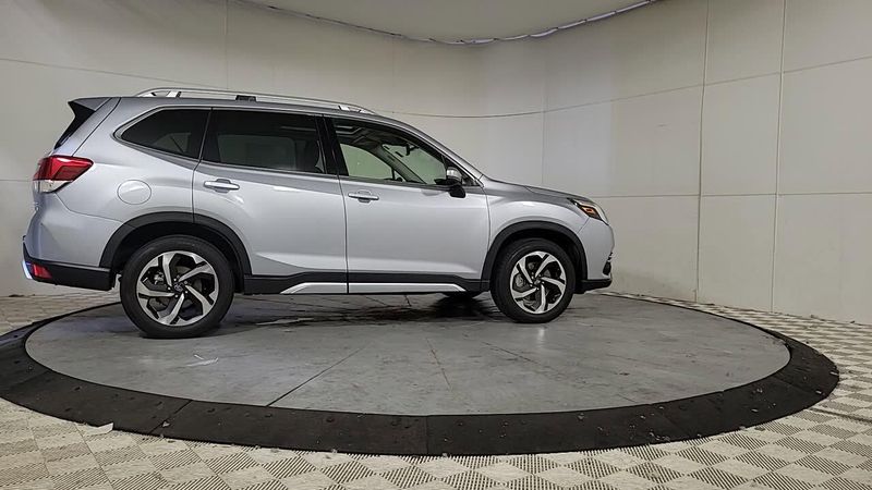2022 Subaru Forester Touring photo 3