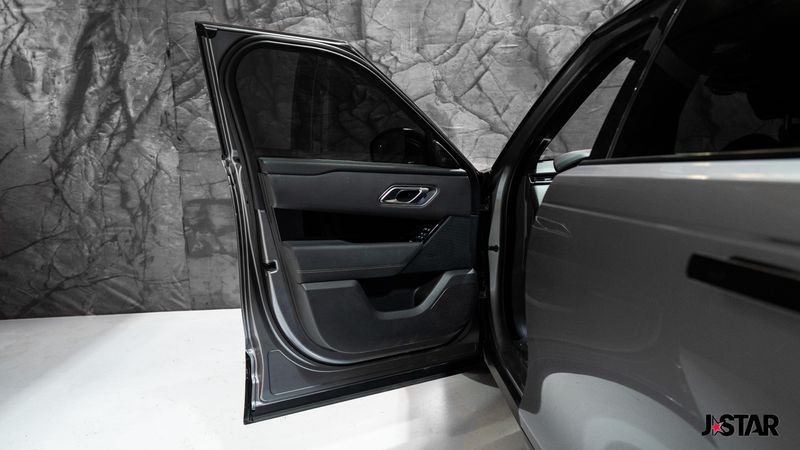 2023 Land Rover Range Rover Velar R-Dynamic S photo 4
