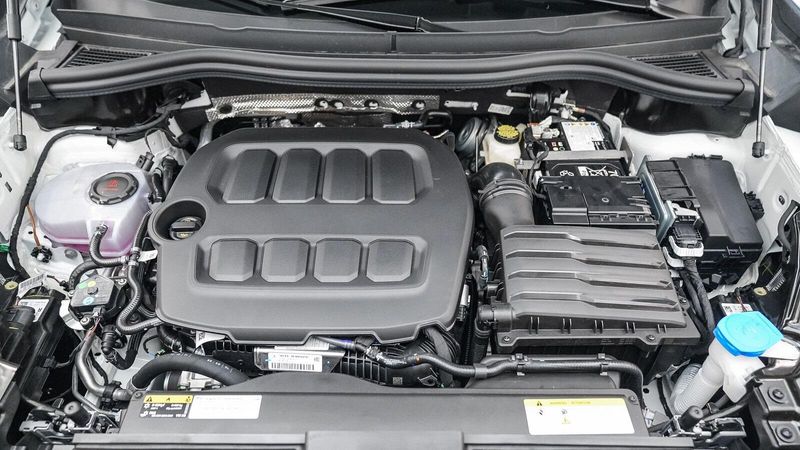 New 2025 Volkswagen Tiguan 2.0T SEImage 12