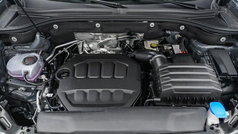 New 2025 Volkswagen Atlas 2.0T SELImage 12
