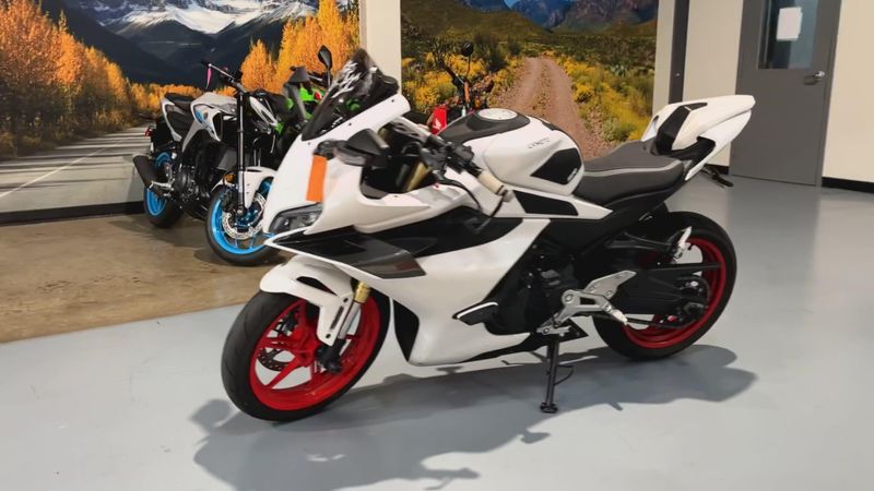 Used 2025 CFMOTO 450SS CF400-6US Image 8