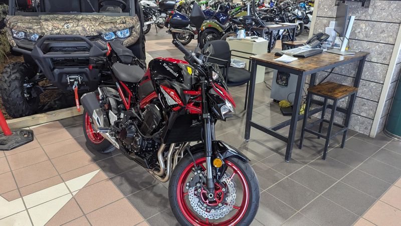 2024 Kawasaki Z900 ABS CANDY PERSIMMON RED AND EBONYImage 2