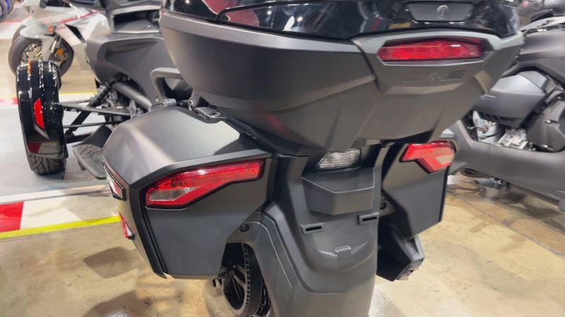 New 2024 Can-Am SPYDER F3 LIMITED (SE6) Image 2