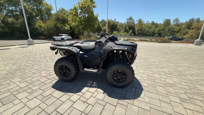 New 2026 Can-Am OUTLANDER DPS 850 Image 2