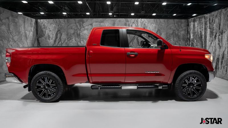 2017 Toyota Tundra SR5 photo 26