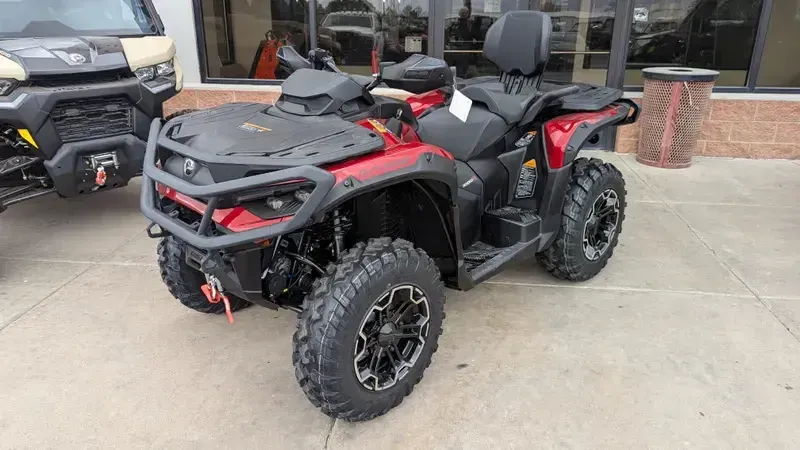 2025 Can-Am OUTLANDER MAX XT 1000R FIERY REDImage 2