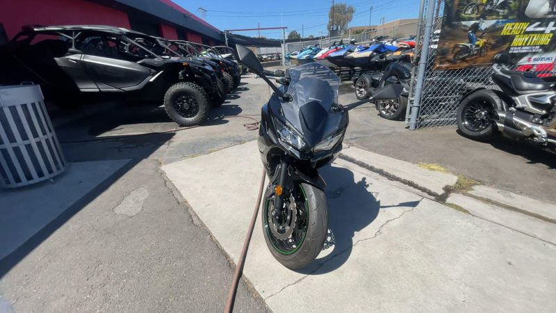 Used 2025 Kawasaki NINJA 650 Image 6