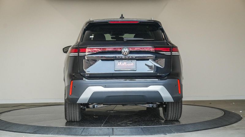 New 2025 Volkswagen Tiguan 2.0T SEImage 3