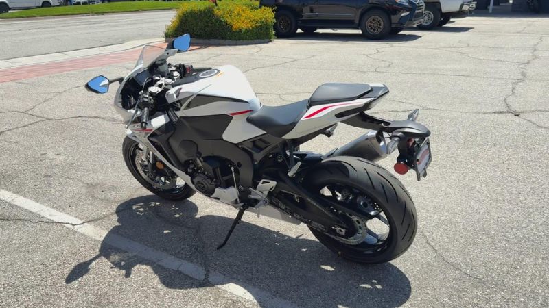 New 2027 Honda CBR1000RR Image 2